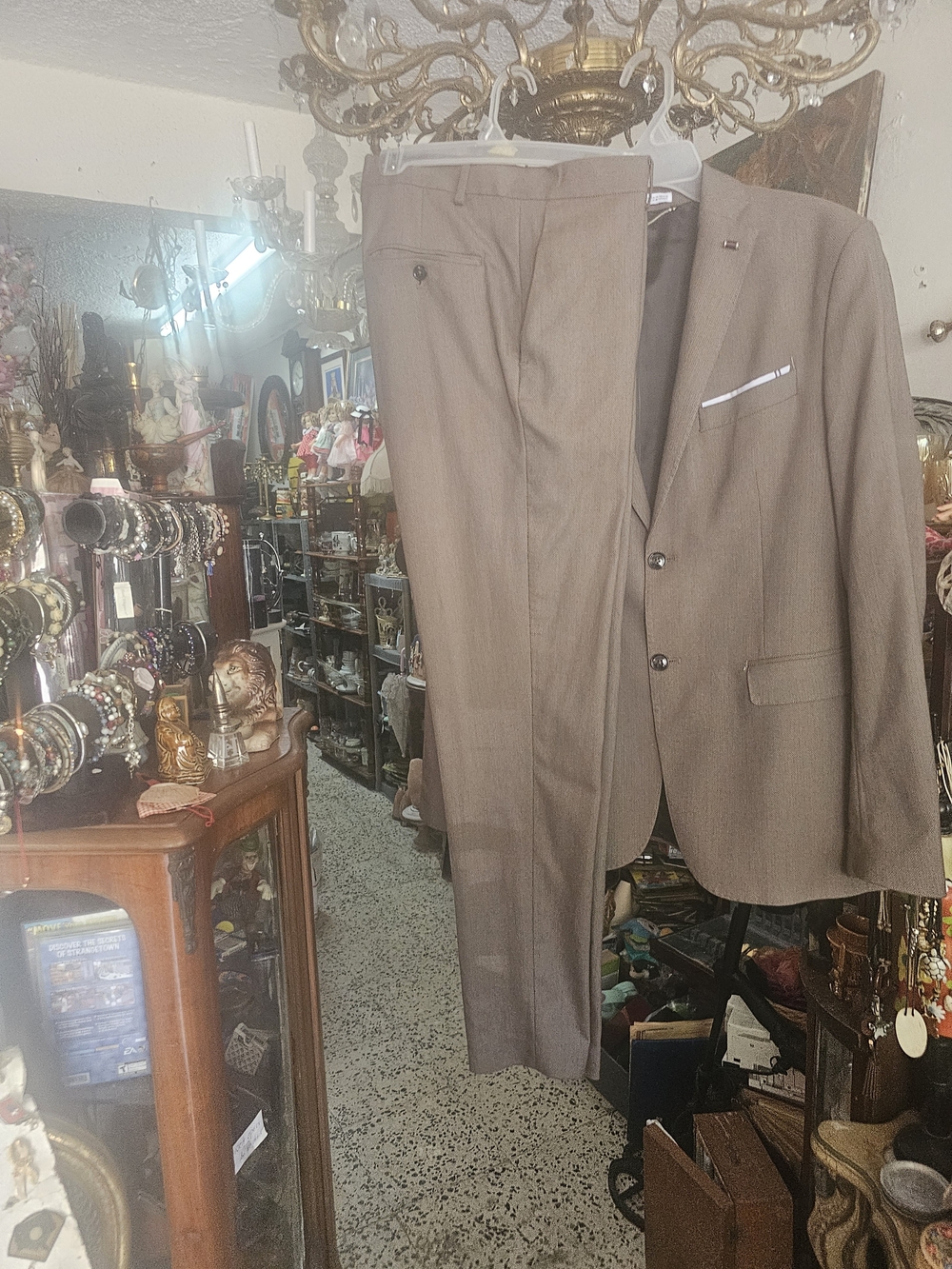 Classic Men's Brown Two-Piece Suit - Timeless Office Blazer & Trousers